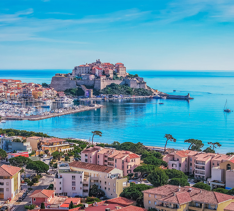 a quelques metres de la plage de calvi